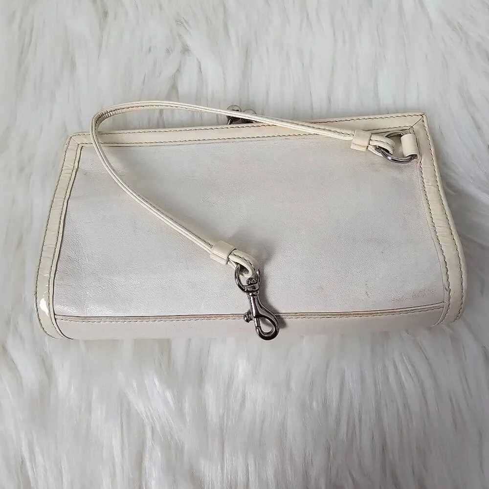Coach Soho Rare Kisslock Framed Vintage Leather Ivory Clutch Wristlet Bag